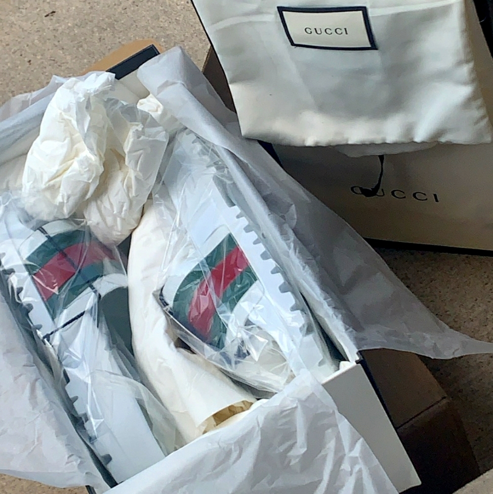 Gucci flip flops